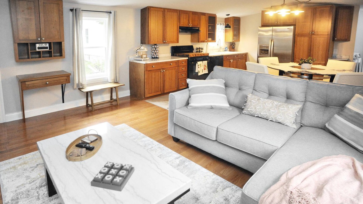 Wheeler House | Cozy home for a family to enjoy - only 7 miles away from Indiana Dunes park.