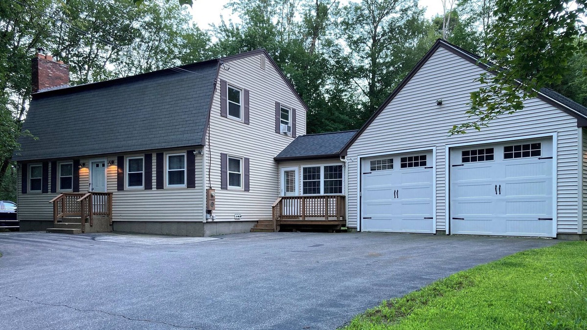 Litchfield House | Cozy Home in a small farm town