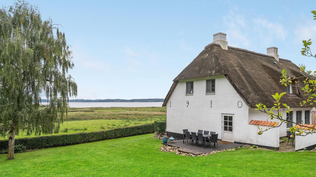 Aabenraa House | Cozy home in Aabenraa with kitchen