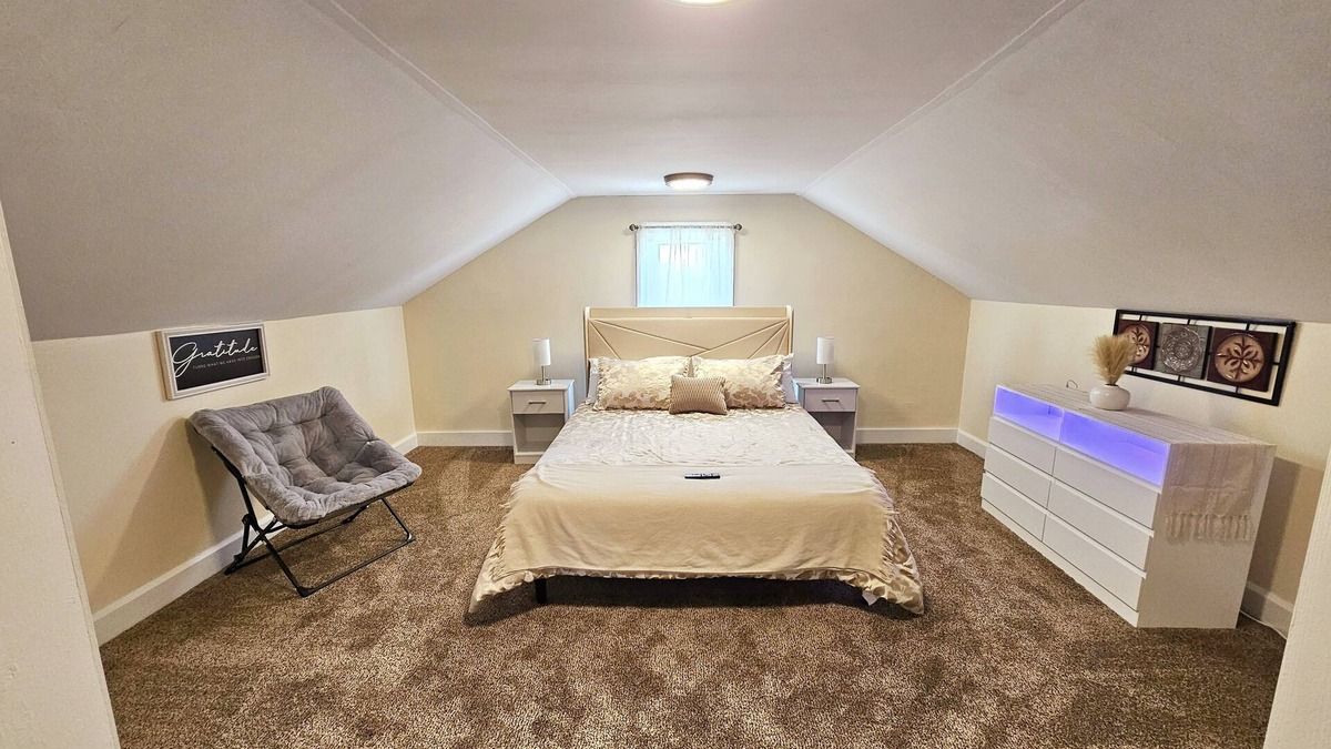 Berea House | Cozy Home in Beautiful Berea: near Airport, IX Center, Parks, & Campus