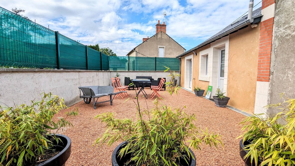 Ardentes Cottage | Cozy Home in Berry: Comfy, Quiet, Family-Friendly, Close to Châteauroux, Parking Included