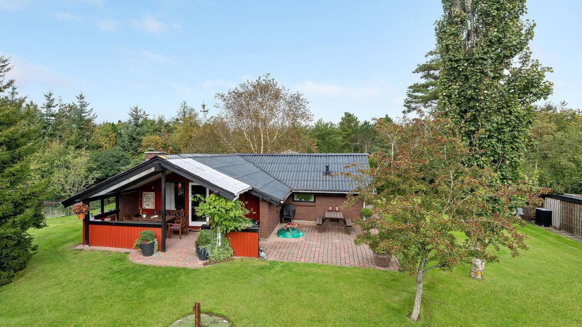 Ho House | Cozy home in Blåvand with kitchen