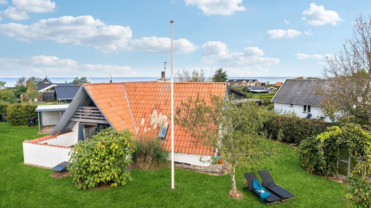 Skastrup Strand House | Cozy home in Bogense with WiFi