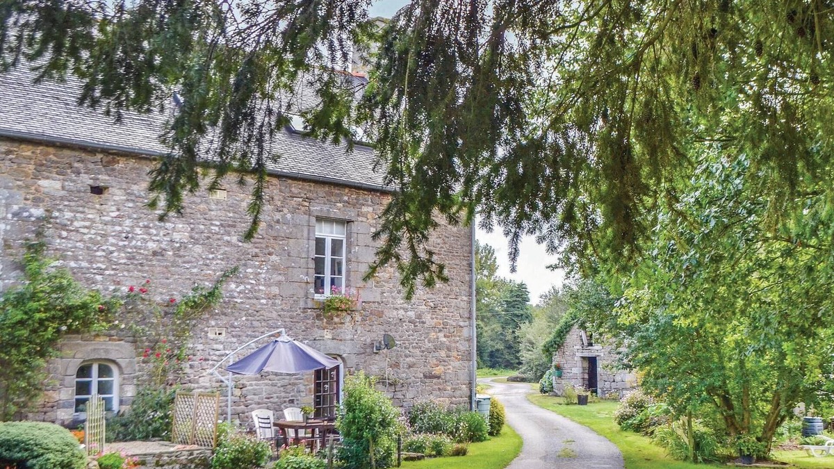 Bonnemain House | Cozy home in Bonnemain with WiFi