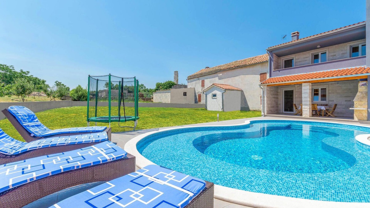 Bratulici House | Cozy home in Bratulici with kitchen