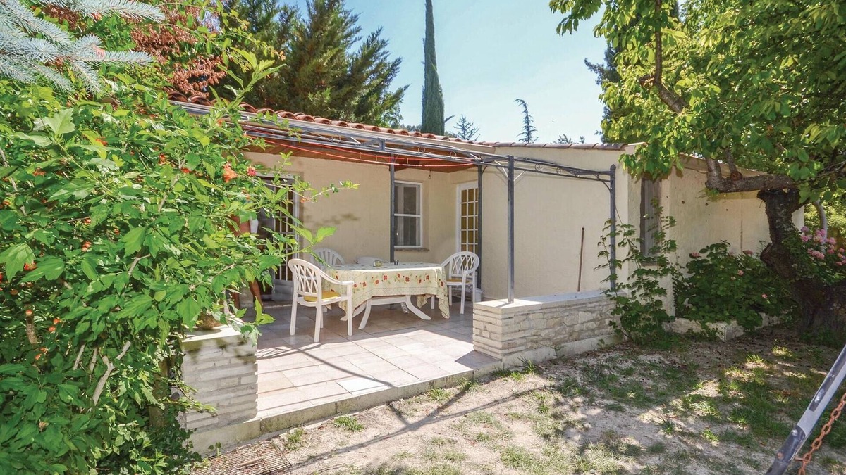 Crillon-le-Brave House | Cozy home in Crillon Le Brave with WiFi