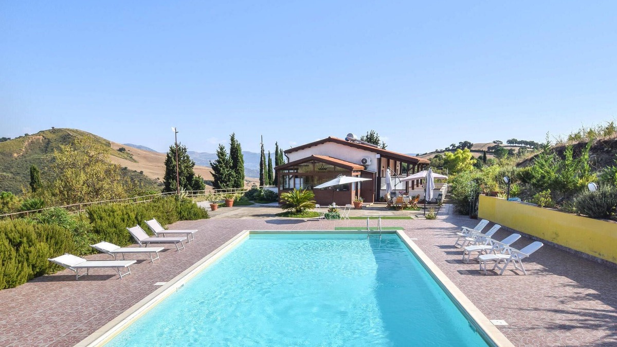 Caccamo House | Cozy home in Caccamo with kitchenette