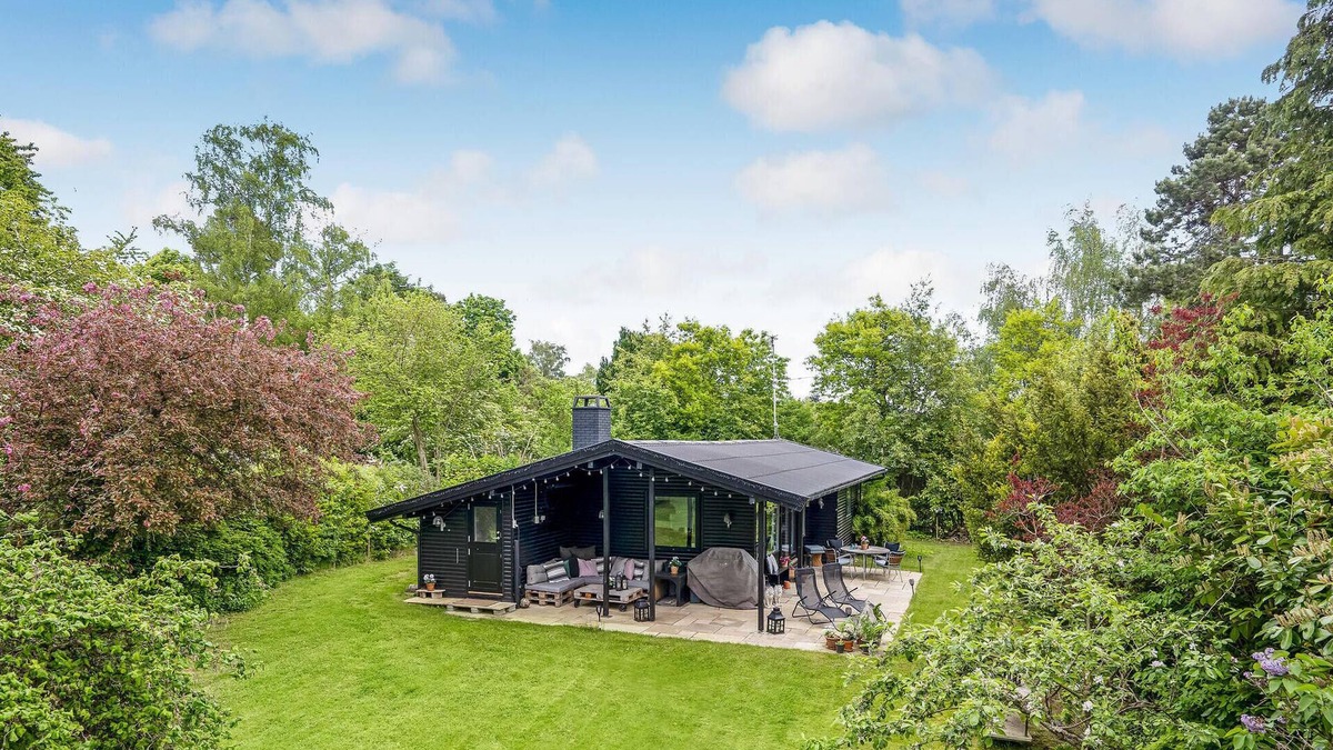 Dronningmolle House | Cozy home in Dronningmølle with kitchen