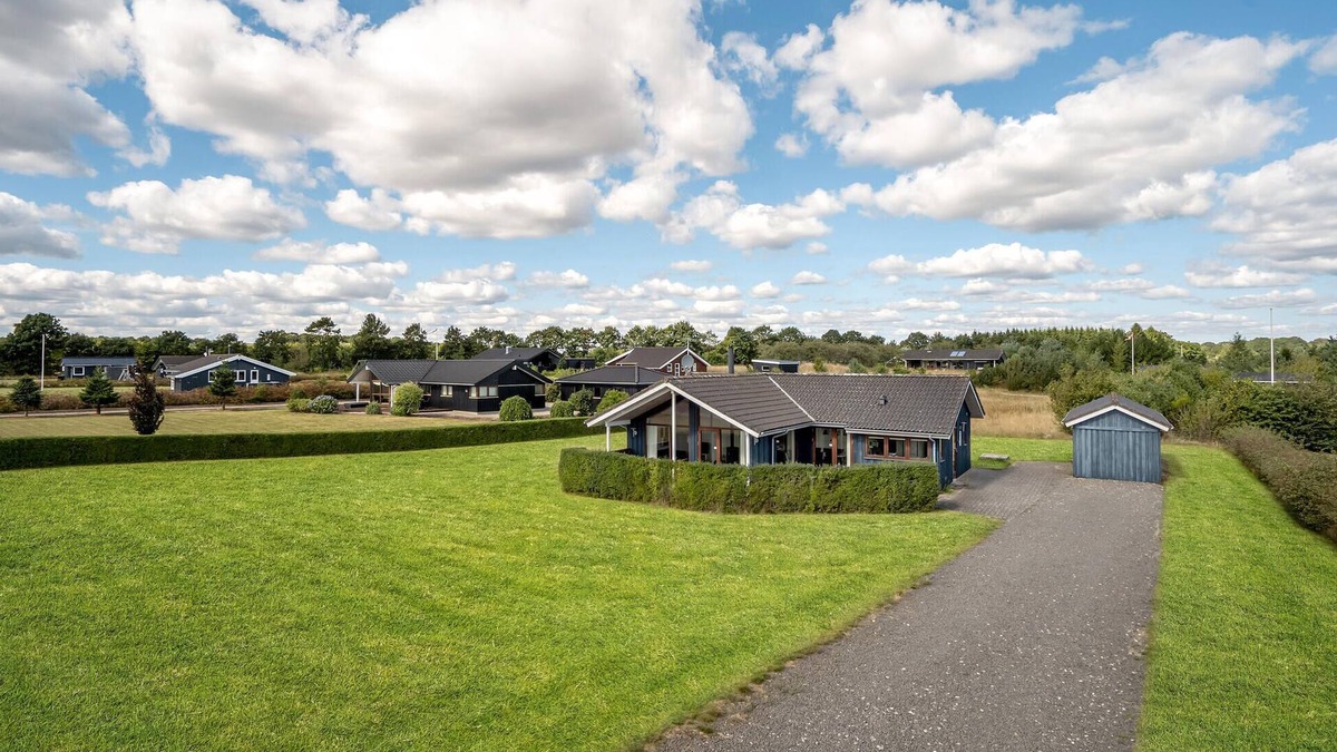 Krejbjerg House | Cozy home in Ejstrupholm with sauna