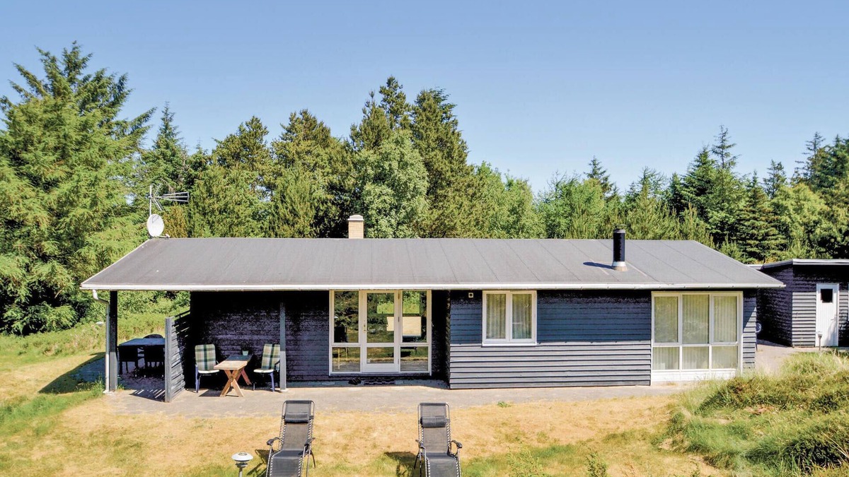Slette Strand House | Cozy home in Fjerritslev with WiFi