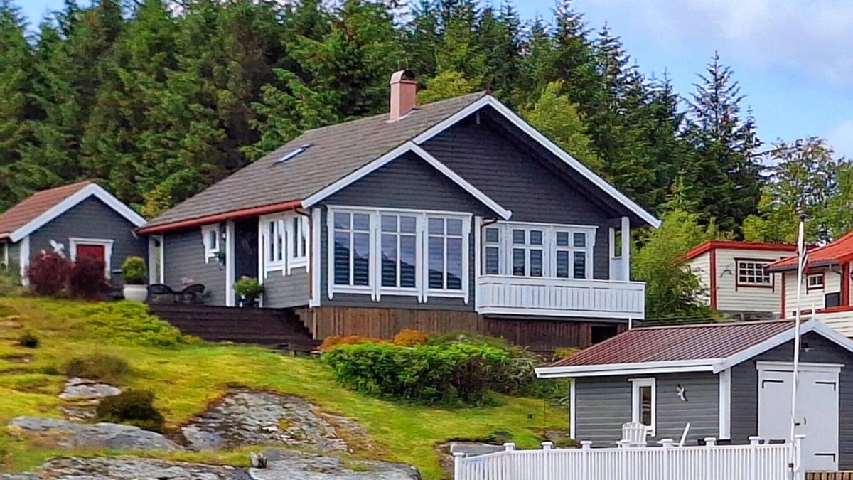 Florø House | Cozy home in Florø with WiFi