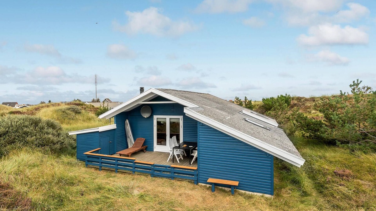 Lild Strand House | Cozy home in Frøstrup with kitchen