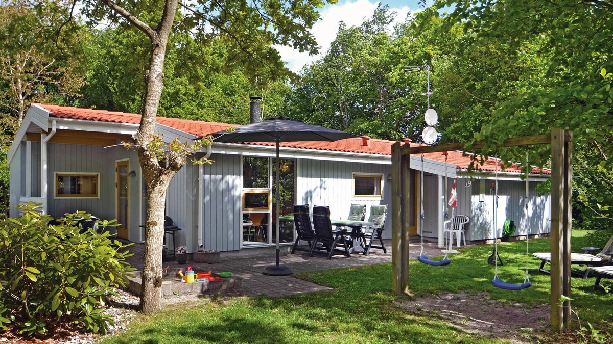Fjellerup Strand House | Cozy home in Glesborg with sauna