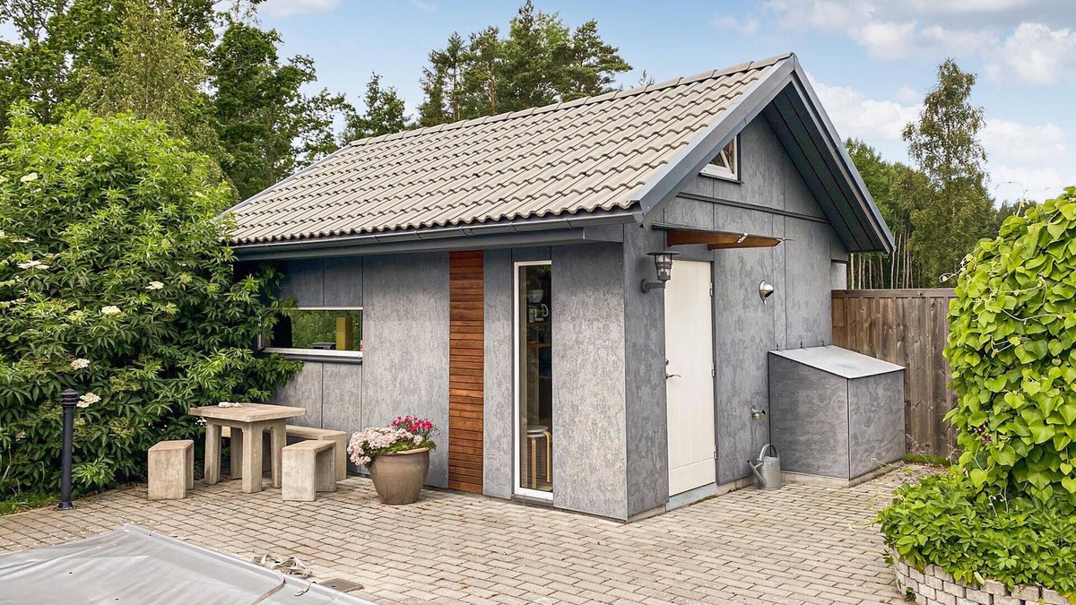 Kolboda House | Cozy home in Hagby with kitchen