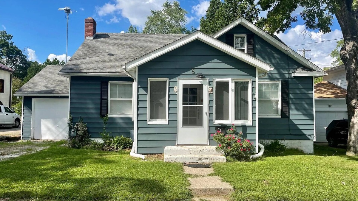 Hillsdale House | Cozy home in historic Hillsdale