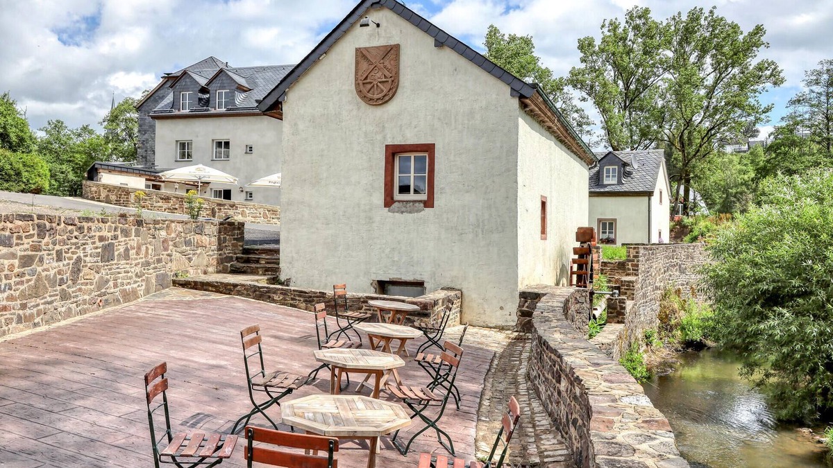 Irrhausen House | Cozy home in Irrhausen with sauna
