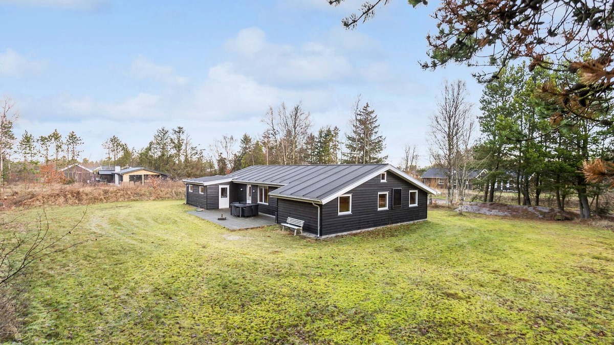Bratten Strand House | Cozy home in Jerup with WiFi