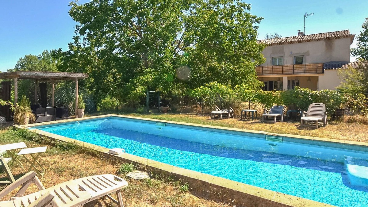 La Tour-d'Aigues House | Cozy home in La Tour-d'Aigues with swimming pool