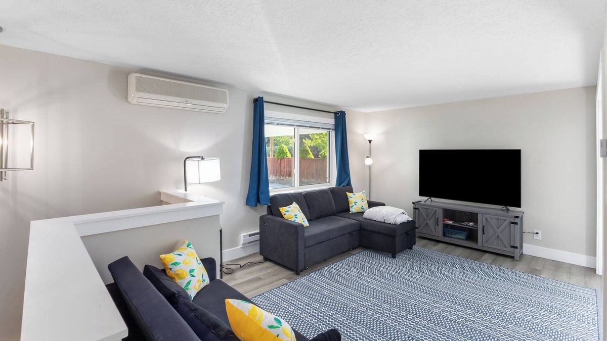 Logan House | Cozy home in Logan, close to USU