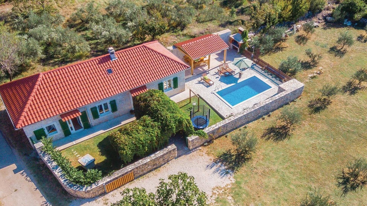 Puljane House | Cozy home in Necven with kitchen