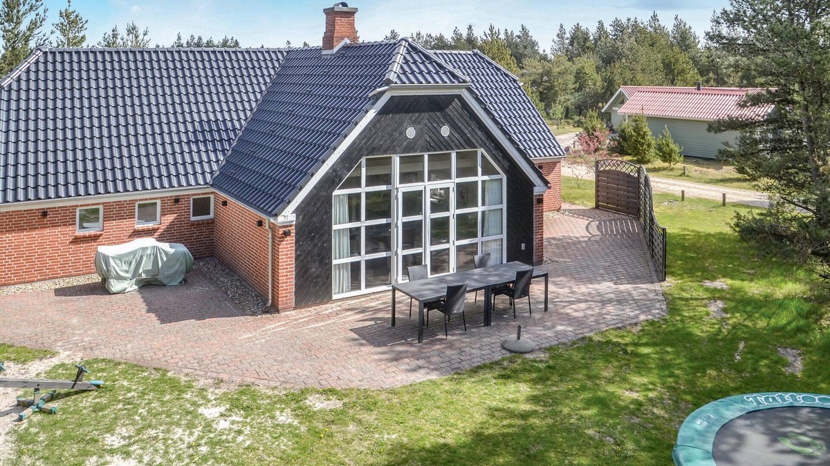 Houstrup House | Cozy home in Nørre Nebel with kitchen