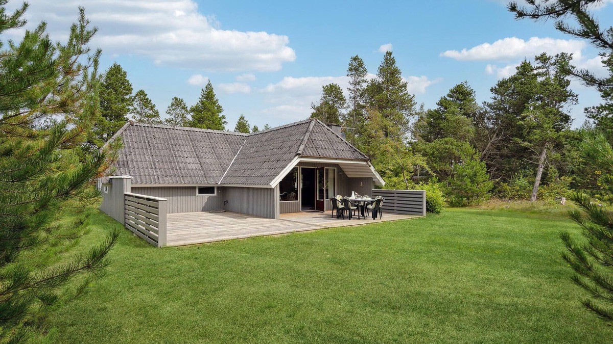 Houstrup House | Cozy home in Nørre Nebel with kitchen