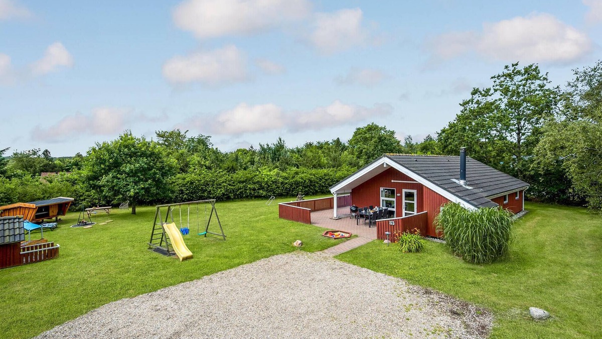 Jegum House | Cozy home in Oksbøl with kitchen