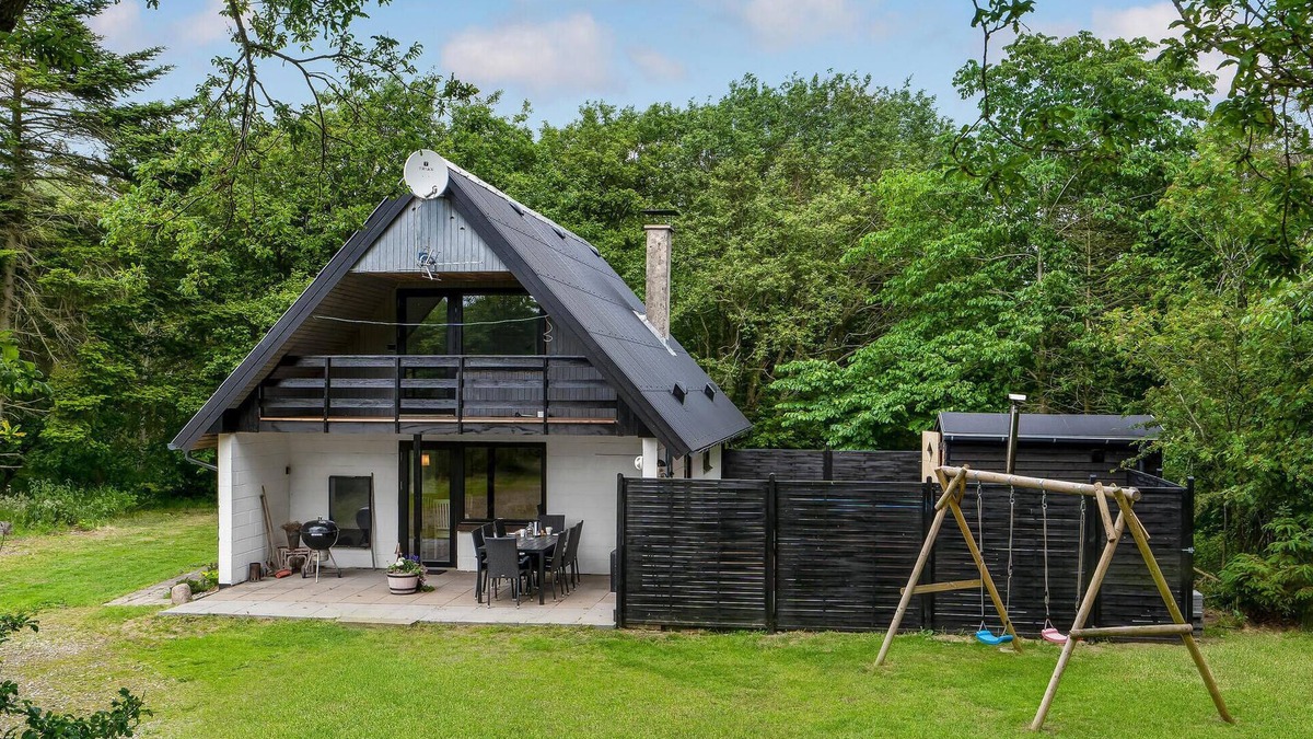 Sillerslev House | Cozy home in øster assels with sauna