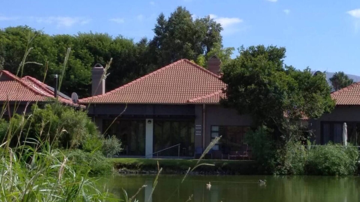 Hartbeespoort House | Cozy home in Pecanwood Golf Estatenn