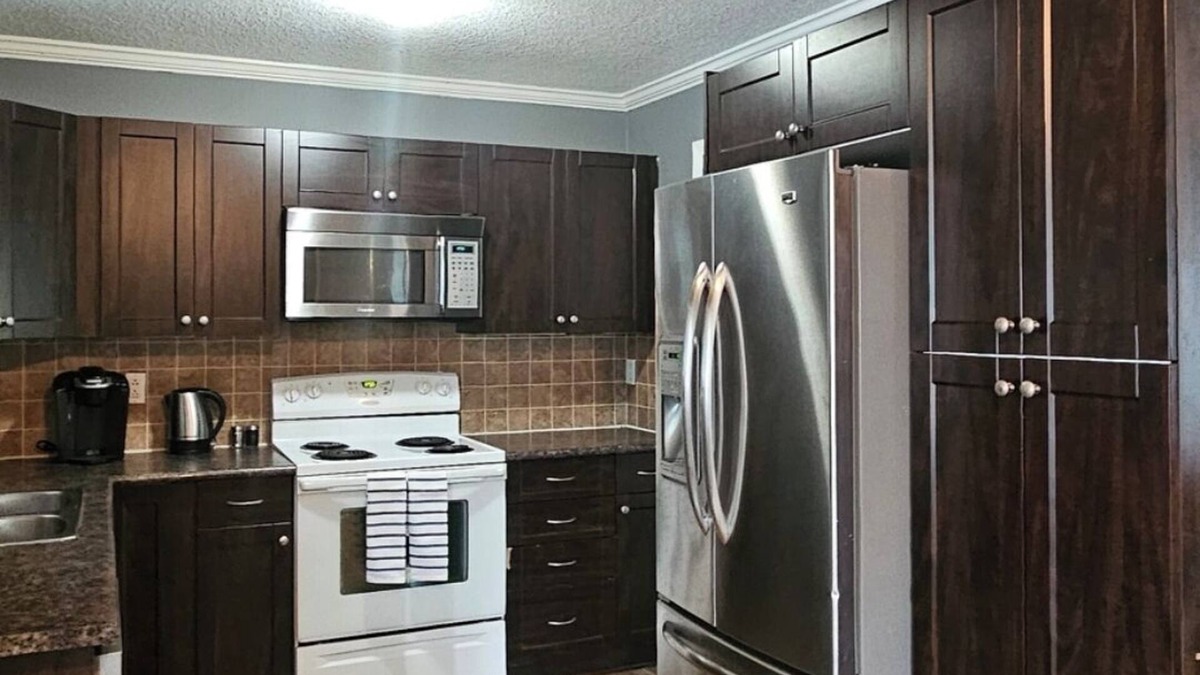Port Coquitlam House | Cozy Home in Port Coquitlam