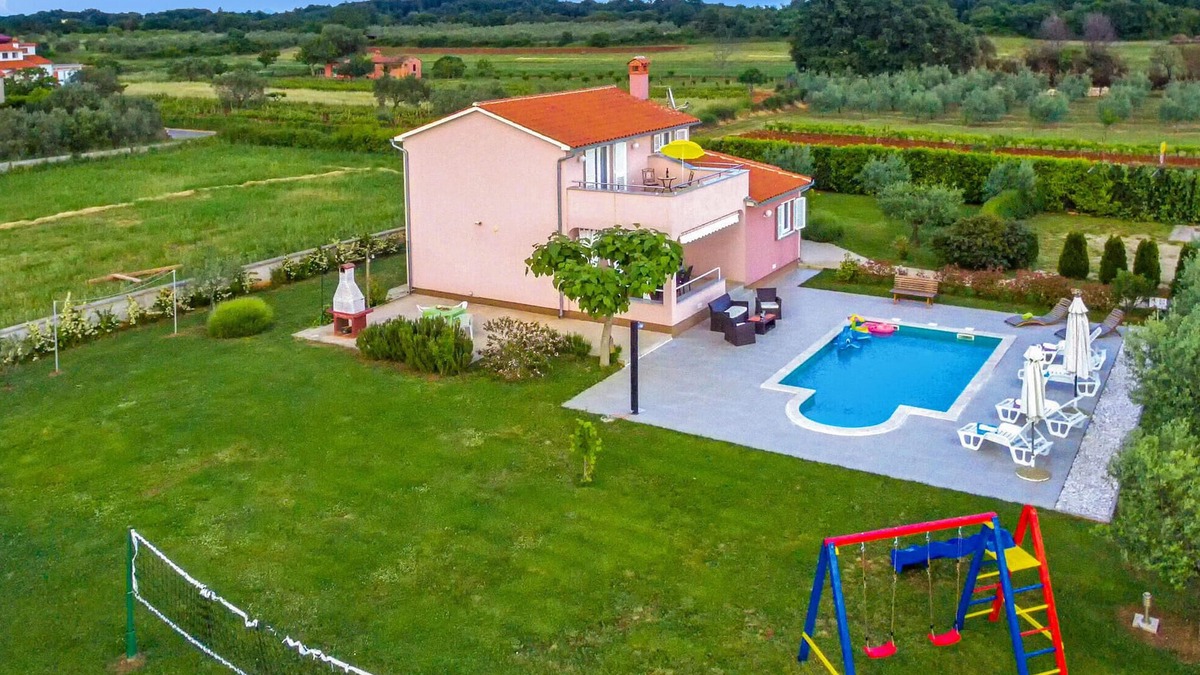 Muntic House | Cozy home in Pula with WiFi