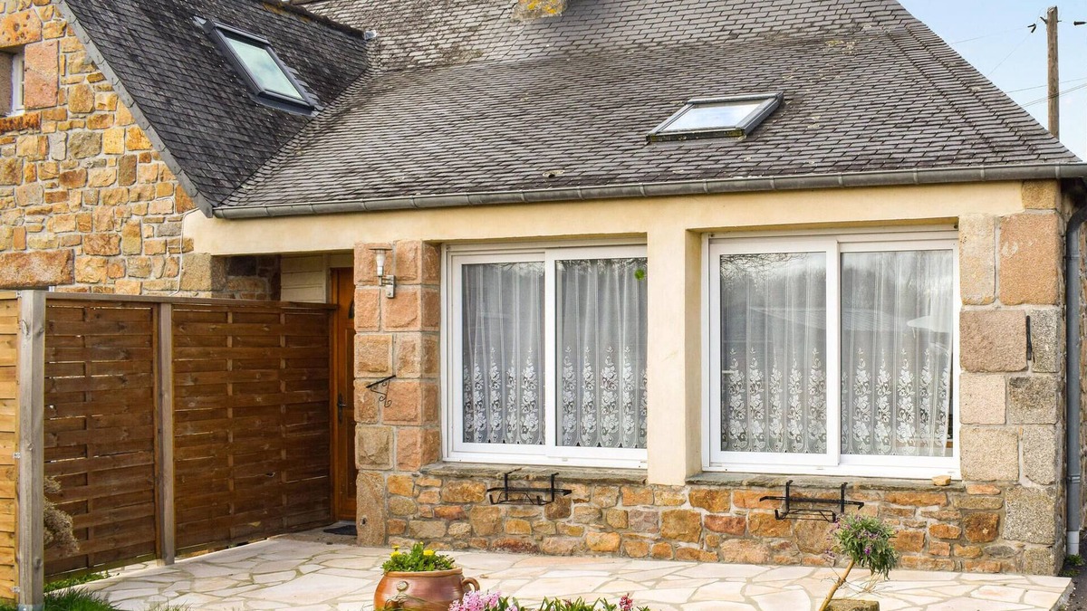 Quemperven House | Cozy home in Quemperven with WiFi