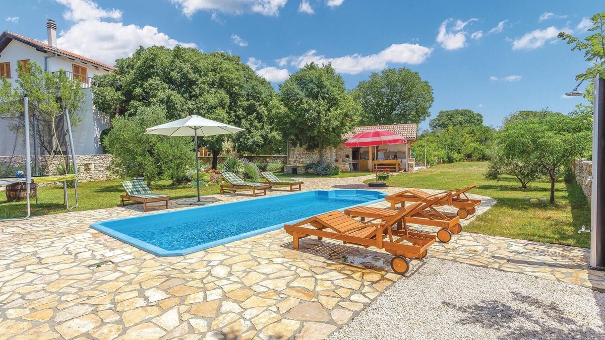 Promina House | Cozy home in Sibenik with sauna