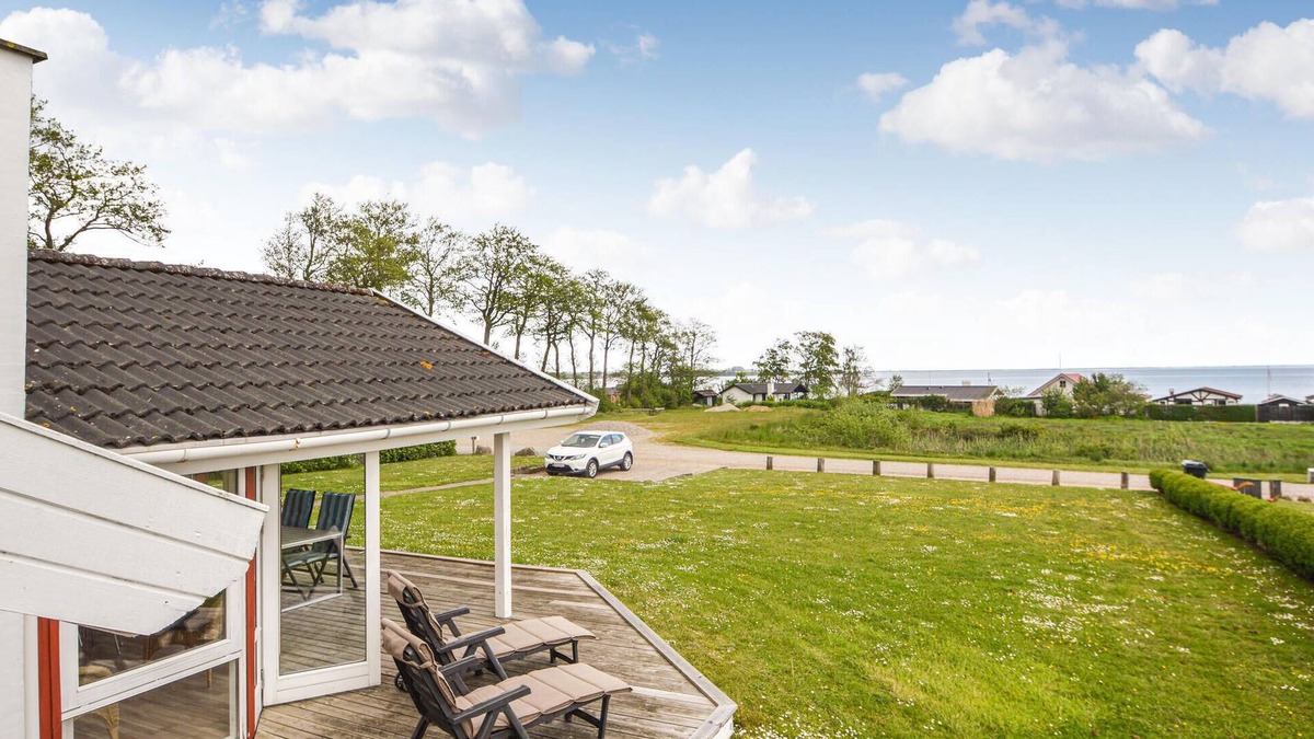 Grønninghoved Strand House | Cozy home in Sjølund with sauna