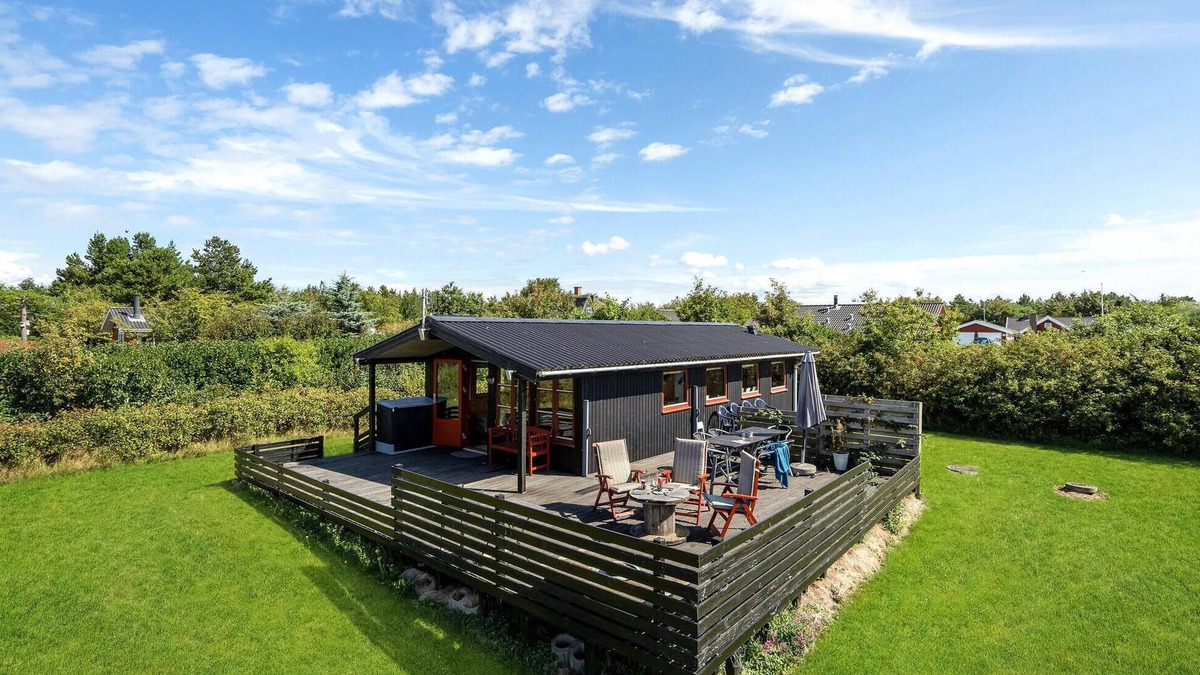 Skjern House | Cozy home in Skjern with kitchen