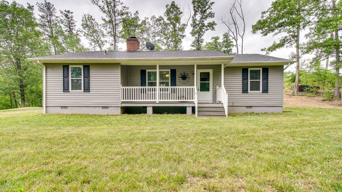 Star Tannery House | Cozy Home in Star Tannery w/Private Backyard!