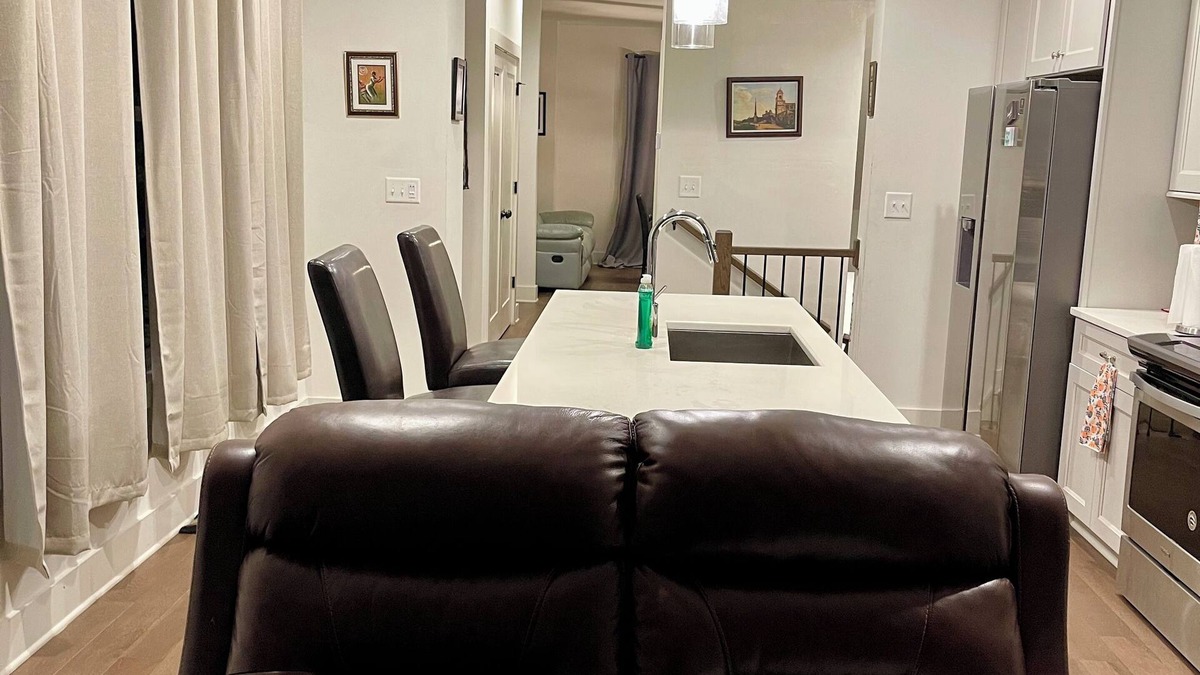East Atlanta House | Cozy home in the heart of E Atlanta surrounded by nice restaurants & activities