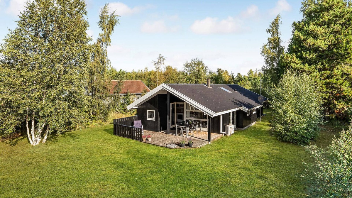 Bøtø By House | Cozy home in Væggerløse with sauna