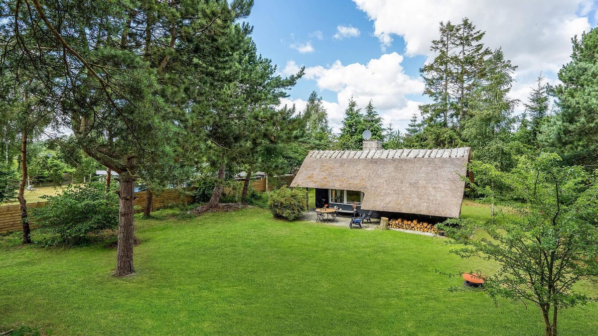Bøtø By House | Cozy home in Væggerløse with WiFi