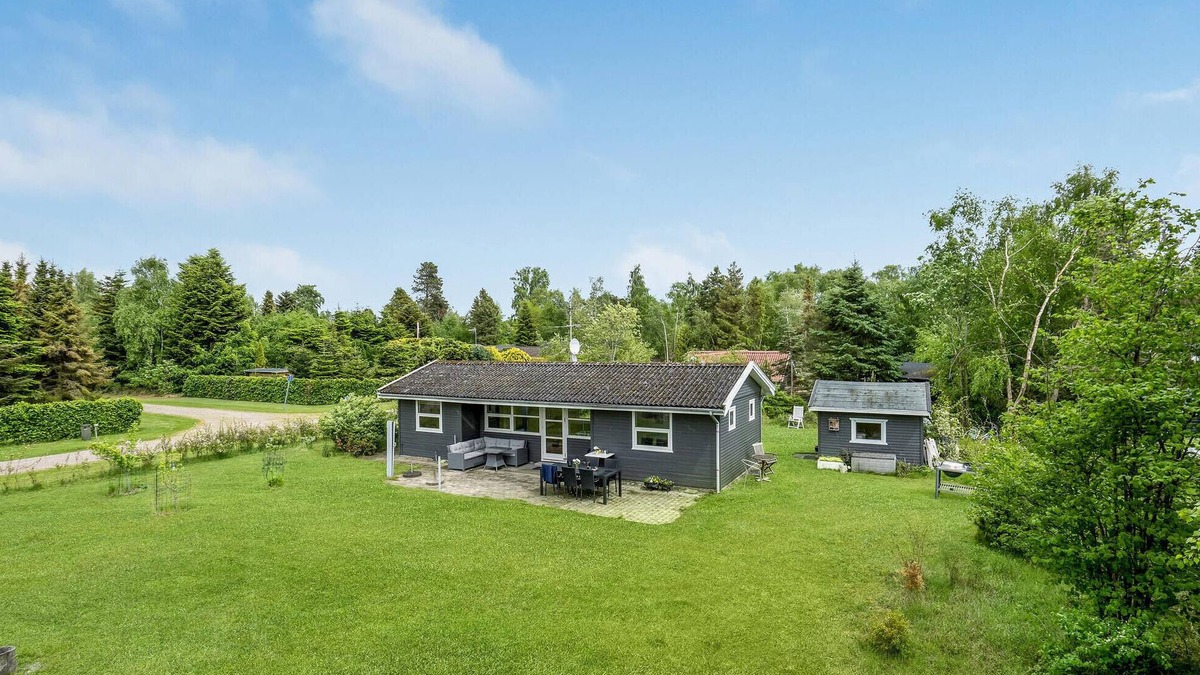 Bøtø By House | Cozy home in Væggerløse with WiFi