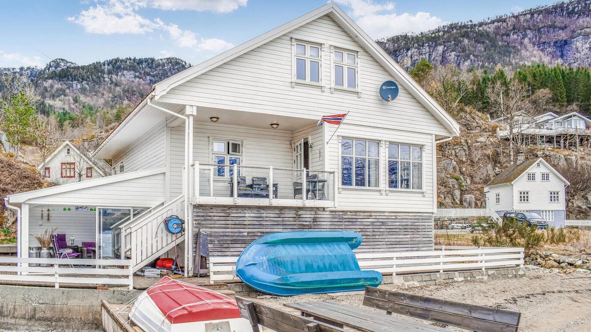 Suldal House | Cozy home in Vanvik with WiFi
