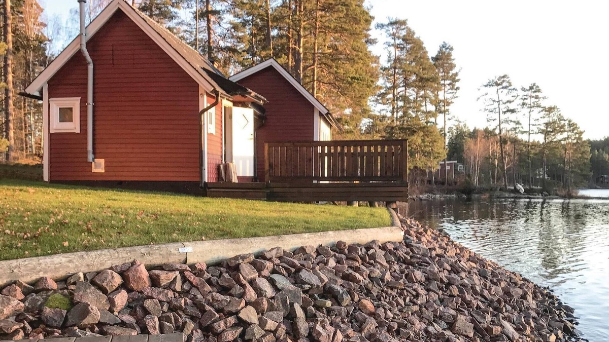 Hultsfred House | Cozy home in Vena with house sea view