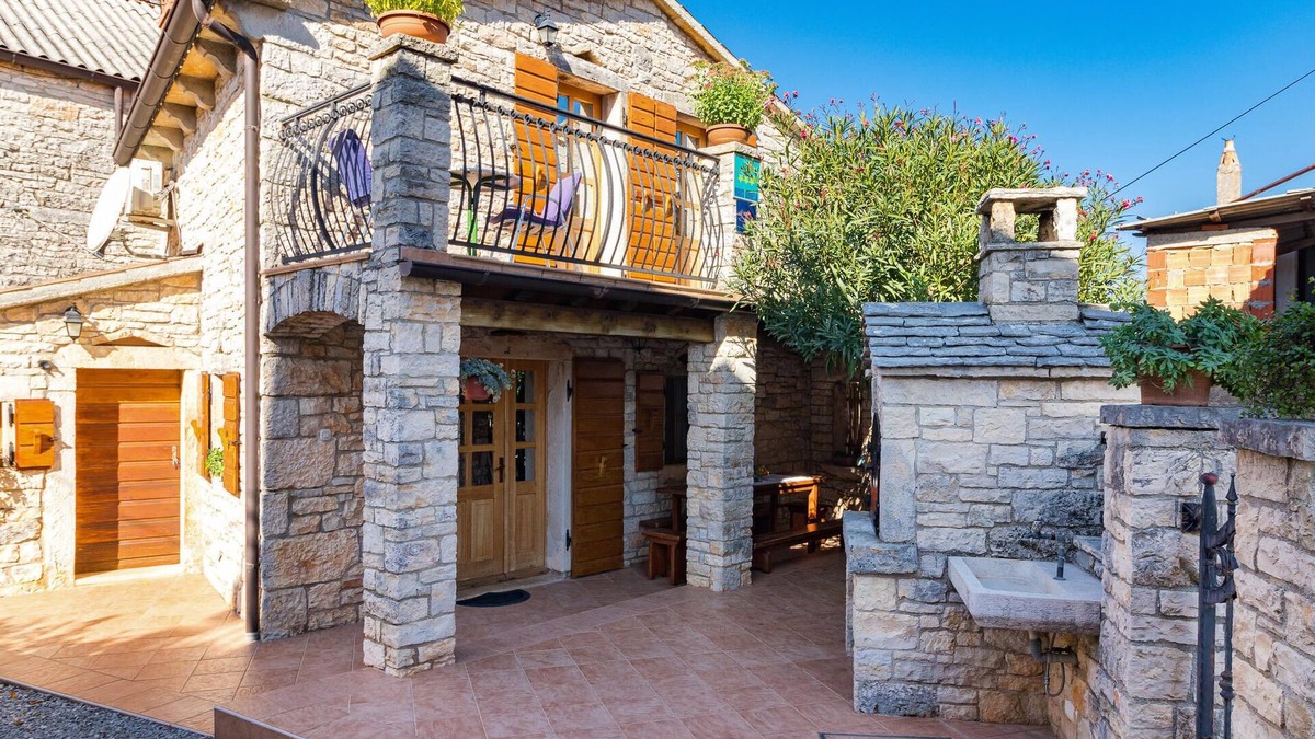 Modrusani House | Cozy home in Zminj with kitchen