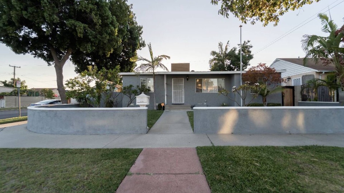 Norwalk House | Cozy Home Located Near LA and OC’s Best Attractions.