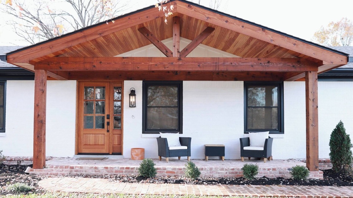 Hebron Estates House | Cozy Home Near Bourbon Trail, & KY Derby, Large Covered Patio, Fenced Backyard
