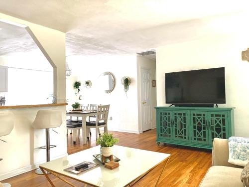 Northwest House | Cozy Home near Chicks Beach