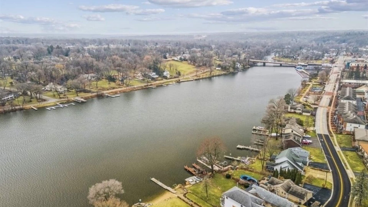 Algonquin House | *Cozy home near downtown and fox river*