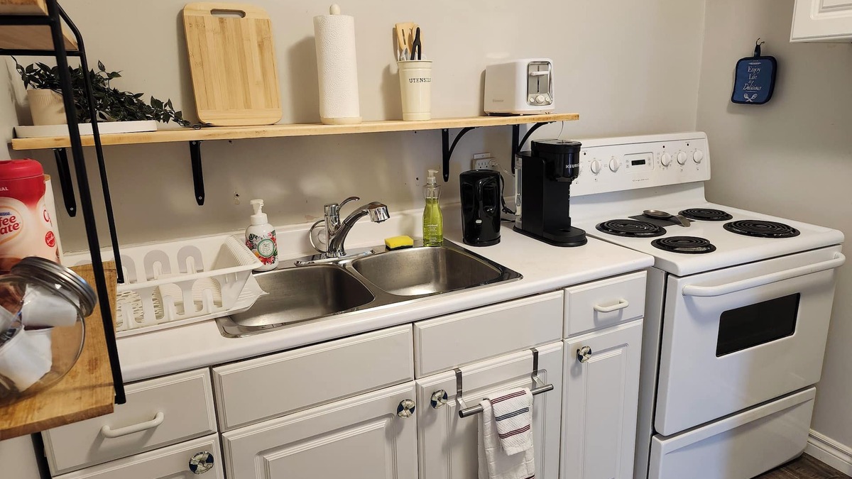 Sarnia House | Cozy home near downtown, beaches, parks, Lake Huron and the St. Clair River
