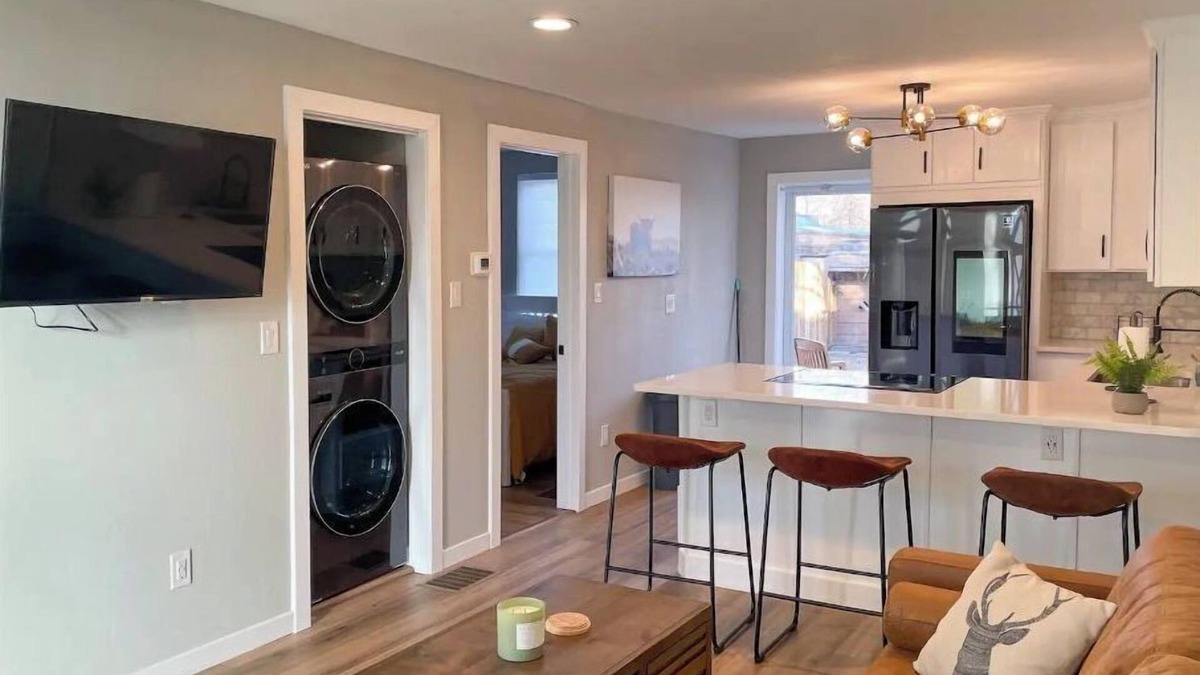 Edgewater House | Cozy home near Walkers park and Sloan's Lake