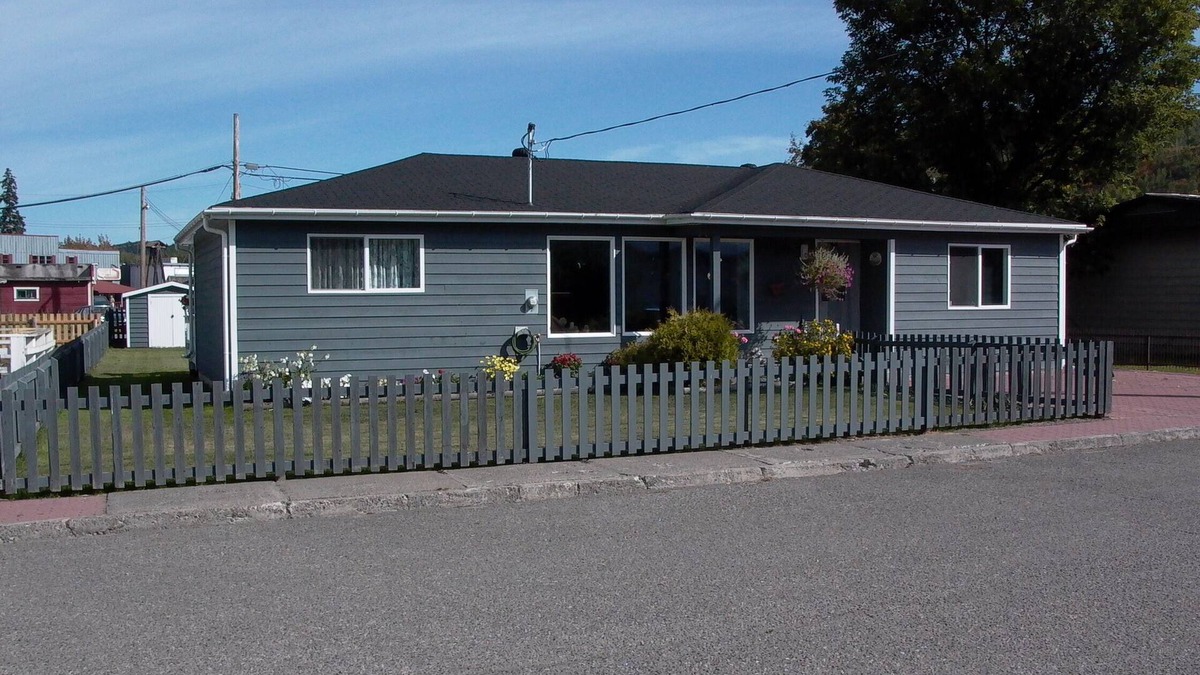 Hazelton House | Cozy home on Clifford Street Old Hazelton